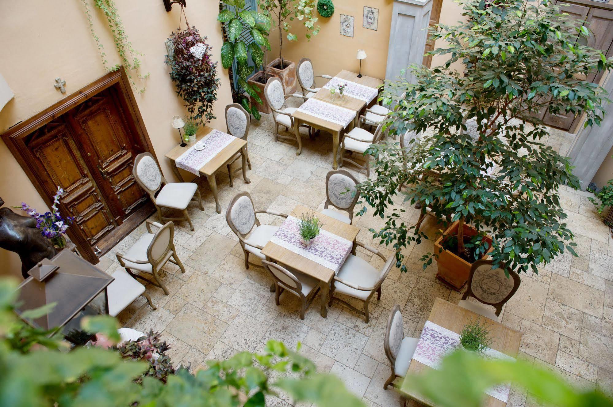 Hotel Kolegiacki 4*